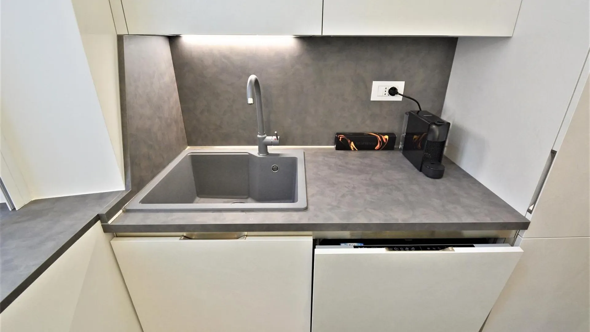 Milano Apartments Lombardini 1  Milánó